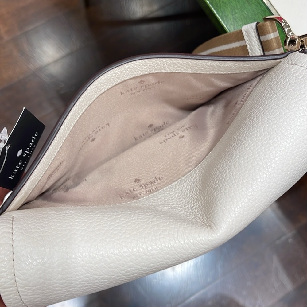 Kate Spades Rosie Flap Crossbody
Parchment 
NWT - Picture 8 of 16